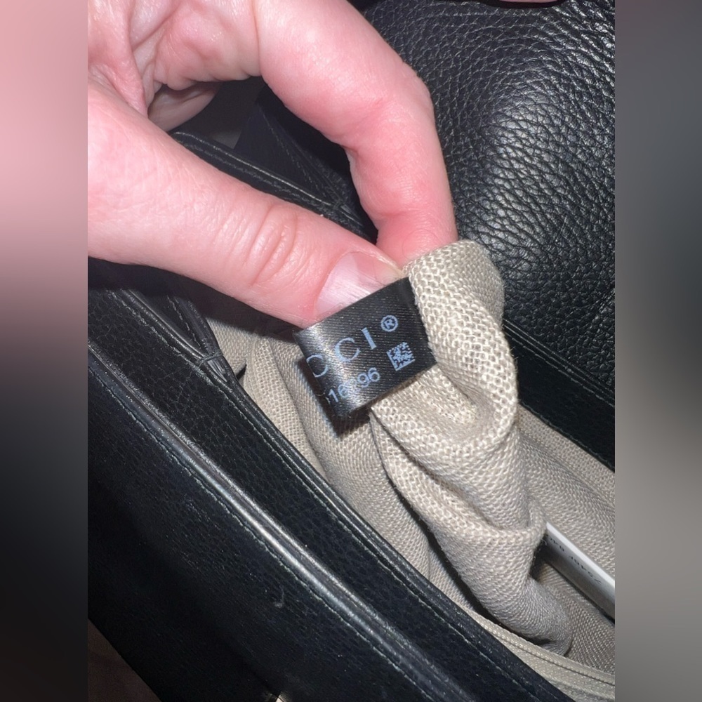 Authentic Gucci Black Calfskin Leather GG Interlocking Crossbody Bag Purse - Picture 13 of 17